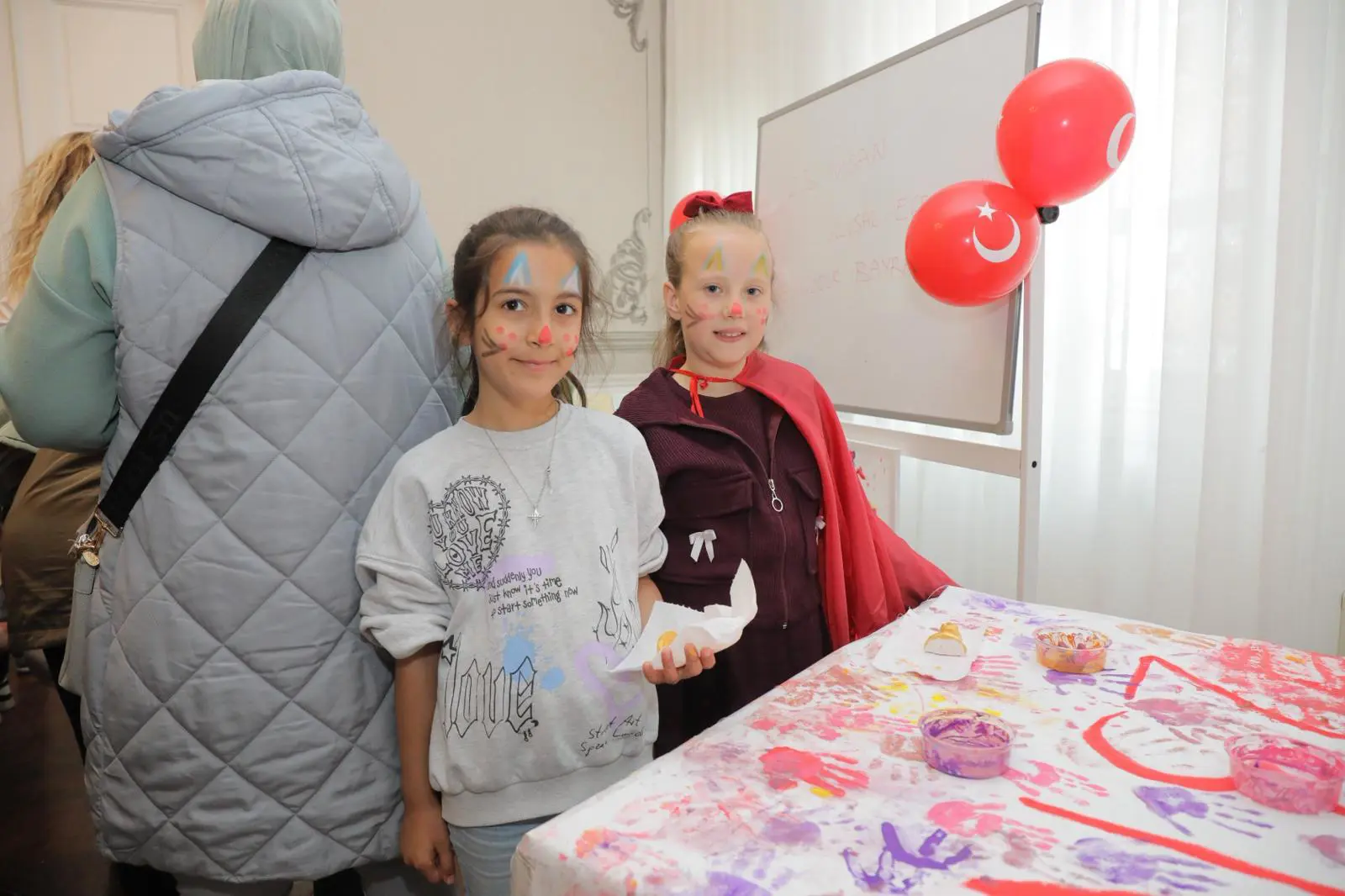 EDİRNE BELEDİYESİ 23 NİSAN ŞENLİĞİ RENKLİ GÖRÜNTÜLERE SAHNE OLDU galeri görseli